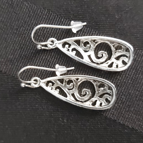 🎉 FREE WITH PURCHASE🎉  Silver Tone Scroll Drop Earrings - Picture 2 of 2